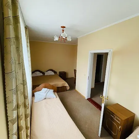 Hotel Yasinya Yasinya